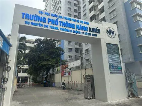 Chia sẻ kinh nghiệm từ những cựu học sinh trường chuyên Toán