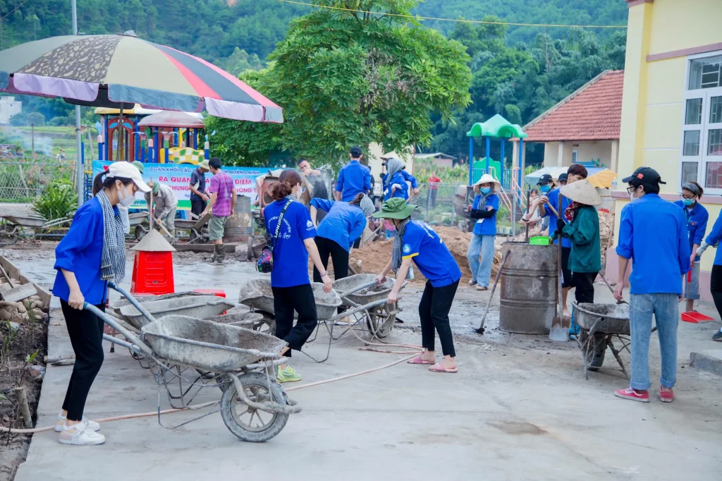 Hoạt động Đoàn trong trường THPT là gì?