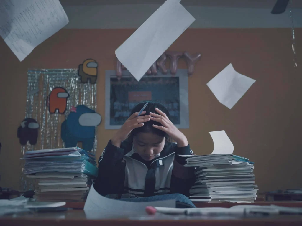 Những "Dấu Hiệu" Cho Thấy Bạn Đang Chịu Áp Lực Học Hành