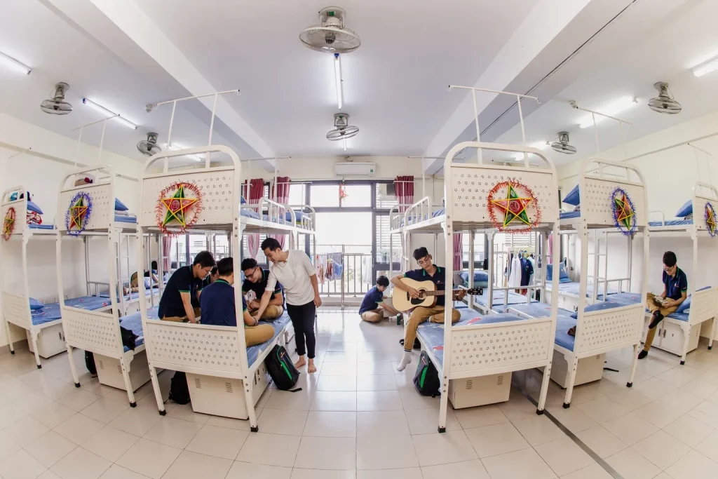 trường thpt có ký túc xá